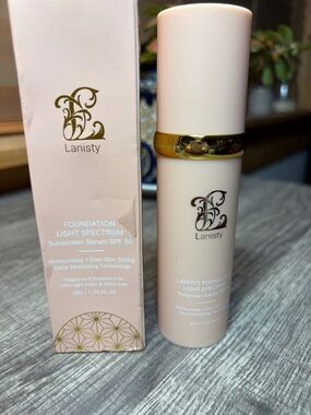 🌻5 for $30🌻 Lanisty Light Spectrum Foundation SPF 50